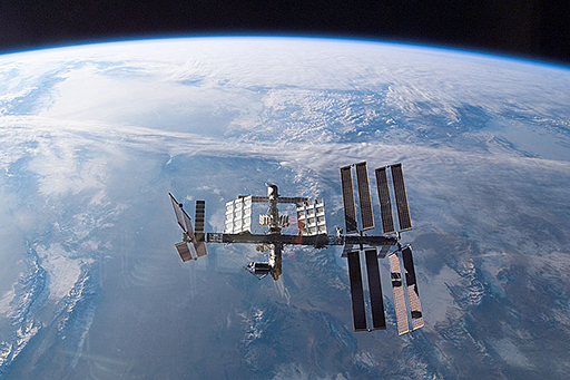 An image of a colour photograph of the ISS with the Earth in the background.