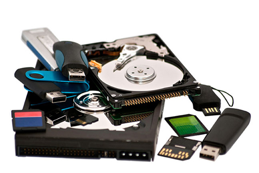 An image of a number of devices for saving data, for instance memory cards and USB memory sticks.