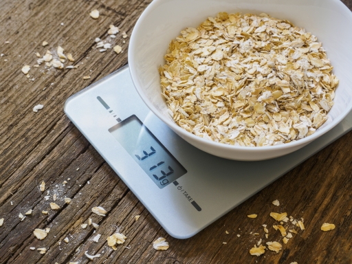 This is a photograph of a set of scales with a bowl of food, showing 313g.