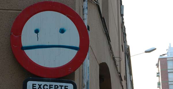 A sad face on a street sign [Image:  Mòni under CC-BY-NC-ND licence] 