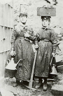 Tredegar patch girls in the 1860s, courtesy of Manchester City Gallery.