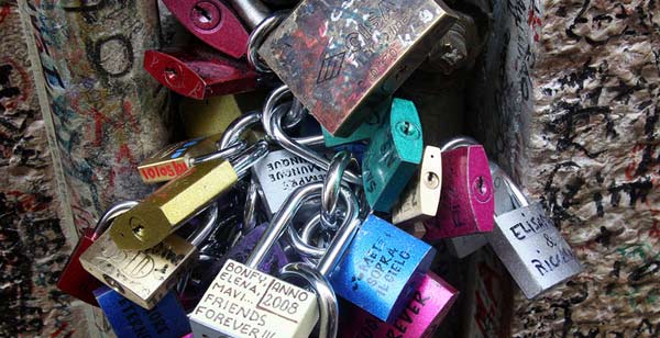 Padlocks signifying permant love left near the Capulet House, Verona [Image by Wokka under CC-BY-NC-ND licence]