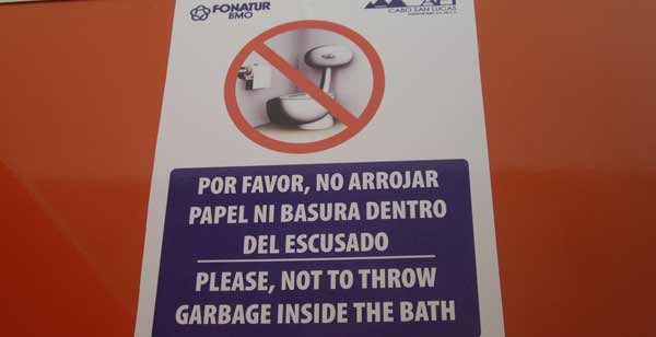 Sign in a Mexican bathroom [Image:CCCPxokkeu under CC-BY-NC-SA licence] 