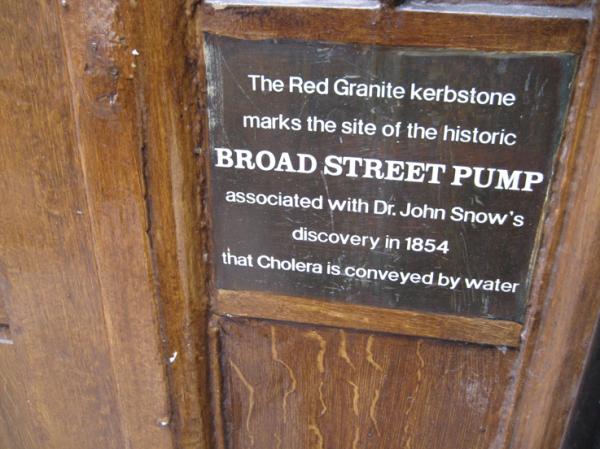 A plaque marking the spot where John Snow made the connection between water supply and cholera
