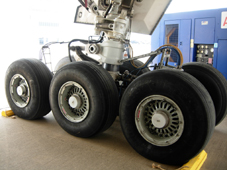 Wheels of Boeing777 [image by Diorama Sky, some rights reserved]