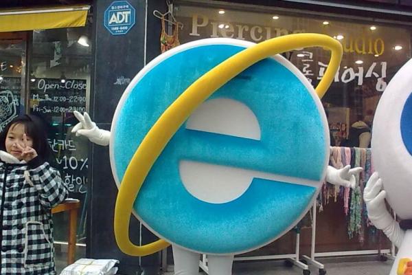 A cuddly alternative? Promoting Internet Explorer in Korea. [Image: StudioEgo under CC-BY-NC-SA licence]