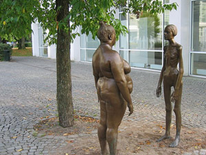 Women in Bronze sculptures 