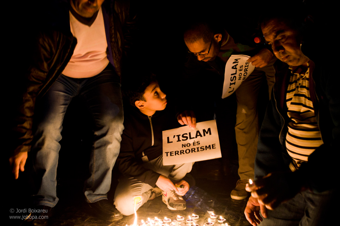 Muslims in Barcelona remember the dead of the Paris Attacks in a gathering on 16th November, 2015