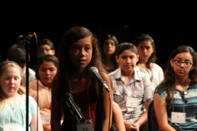 Mariana Moya-Rubiano competes in the 2016 Concurso Nacional de Deletreo en Español