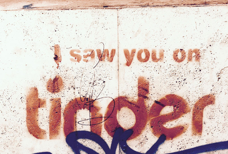 Graffito on a wall: I saw you on Tinder
