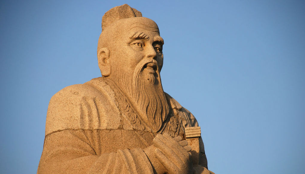  Statue of Conifucius in Yueyang, China which sits on the shore of the Dongting Lake.