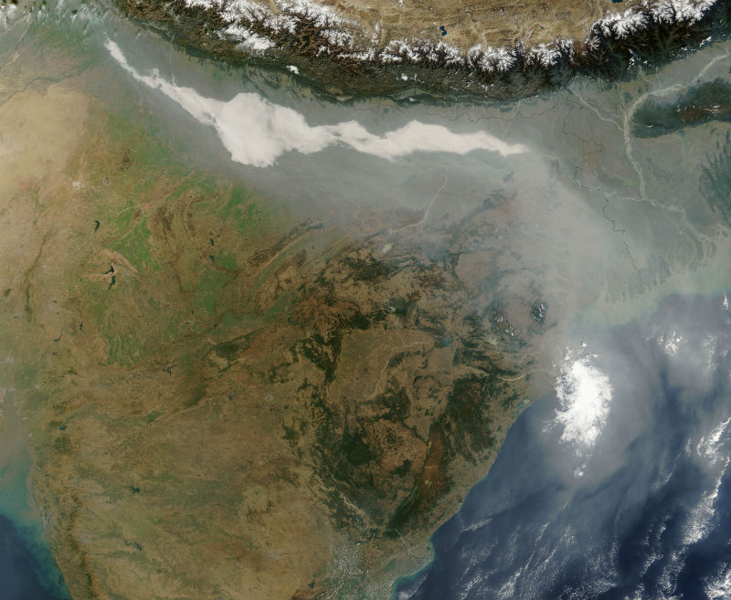 A NASA image captures a smog cloud over Northern India & Pakistan in 2003