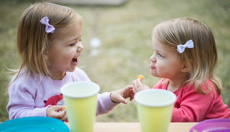 Toddlers sharing food 