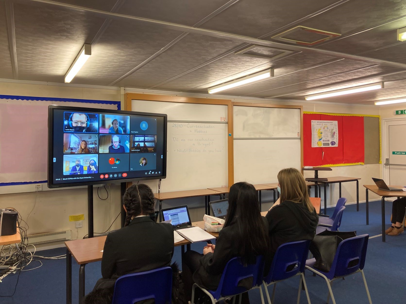 Pupils were thrilled to hear from Dr Leslie Mabon, Lecturer in Environmental Systems at the Open University, live from the real COP26 negotiations.