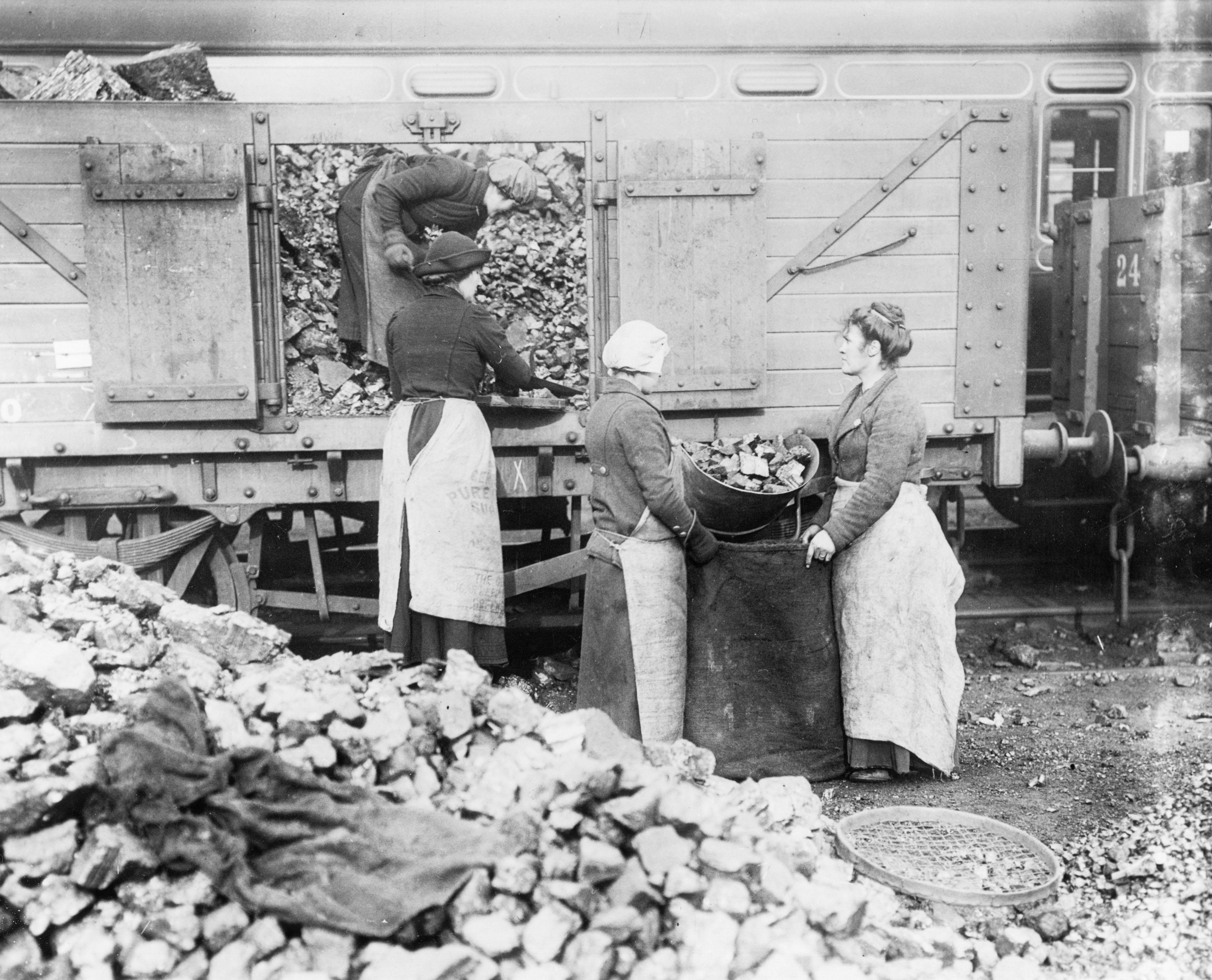 Women in the Railway in Scotland During both World Wars