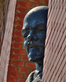 What is to be done about Lenin? Coping with the relics of past regimes