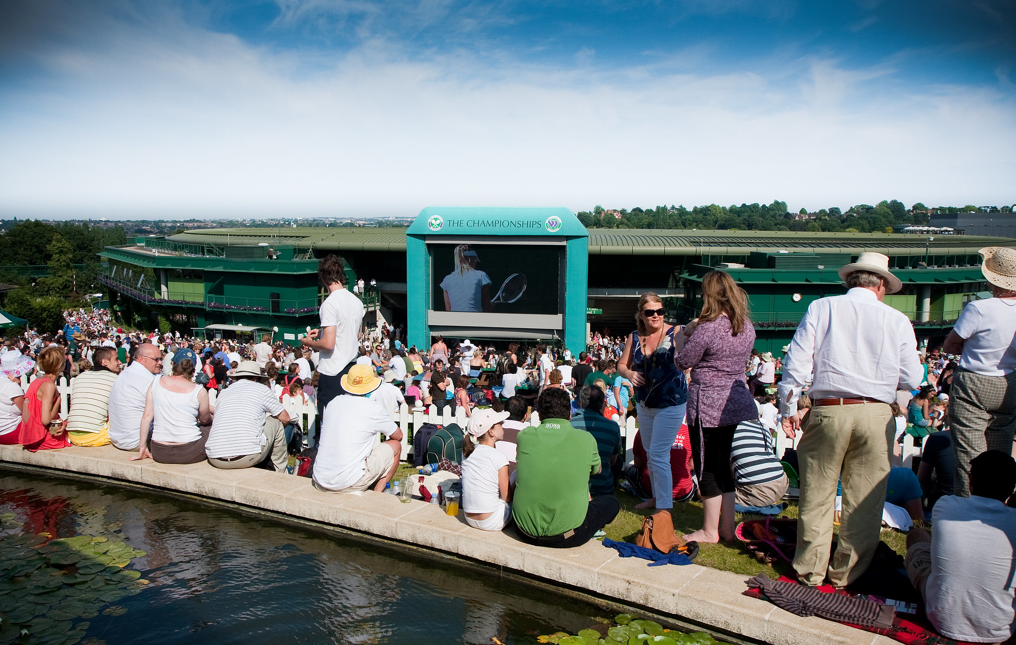 Henman Hill at Wimbledon full of fans