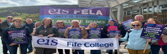 Scottish lecturers take strike action in campaign for fair pay