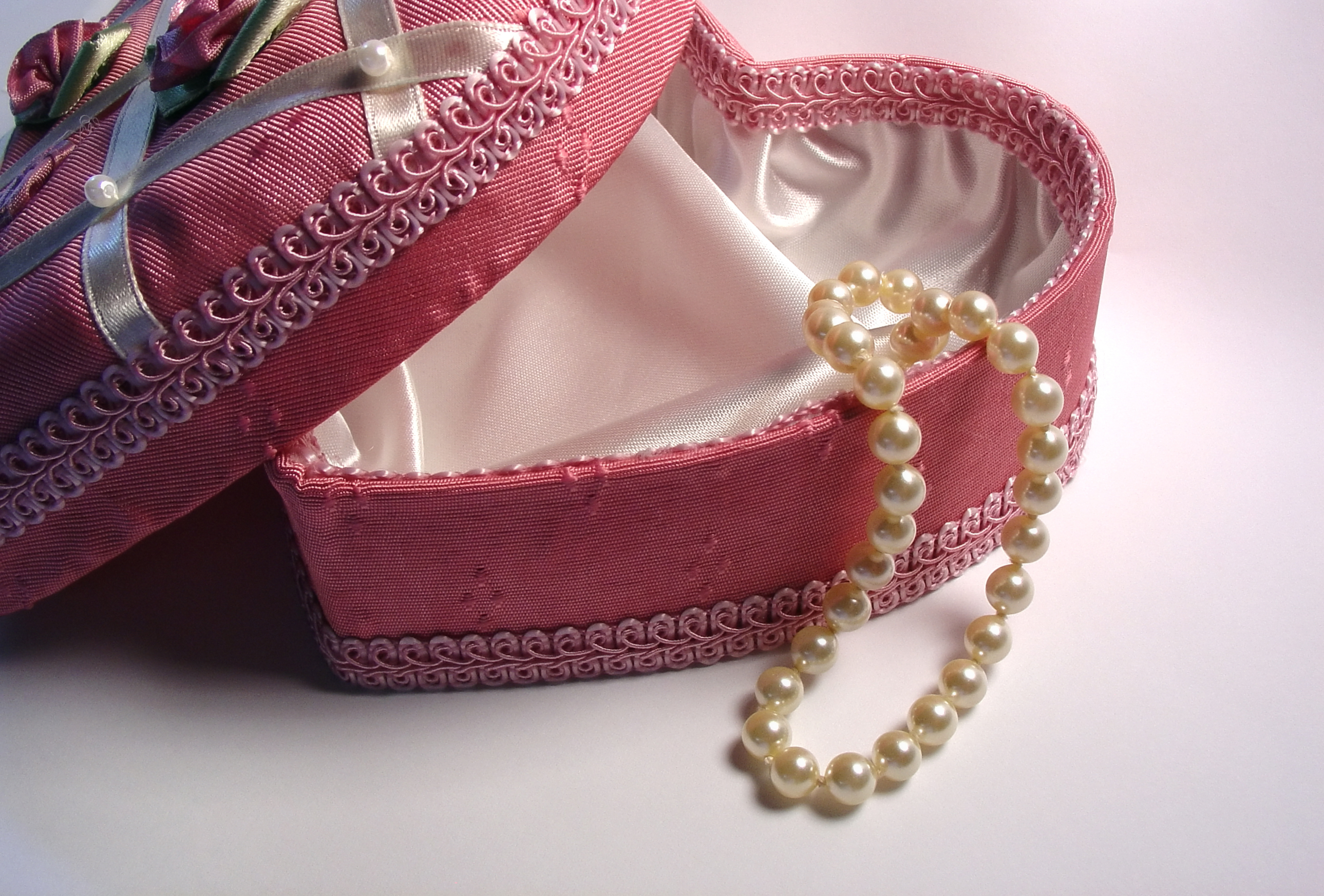 Hearts and pearls in a box