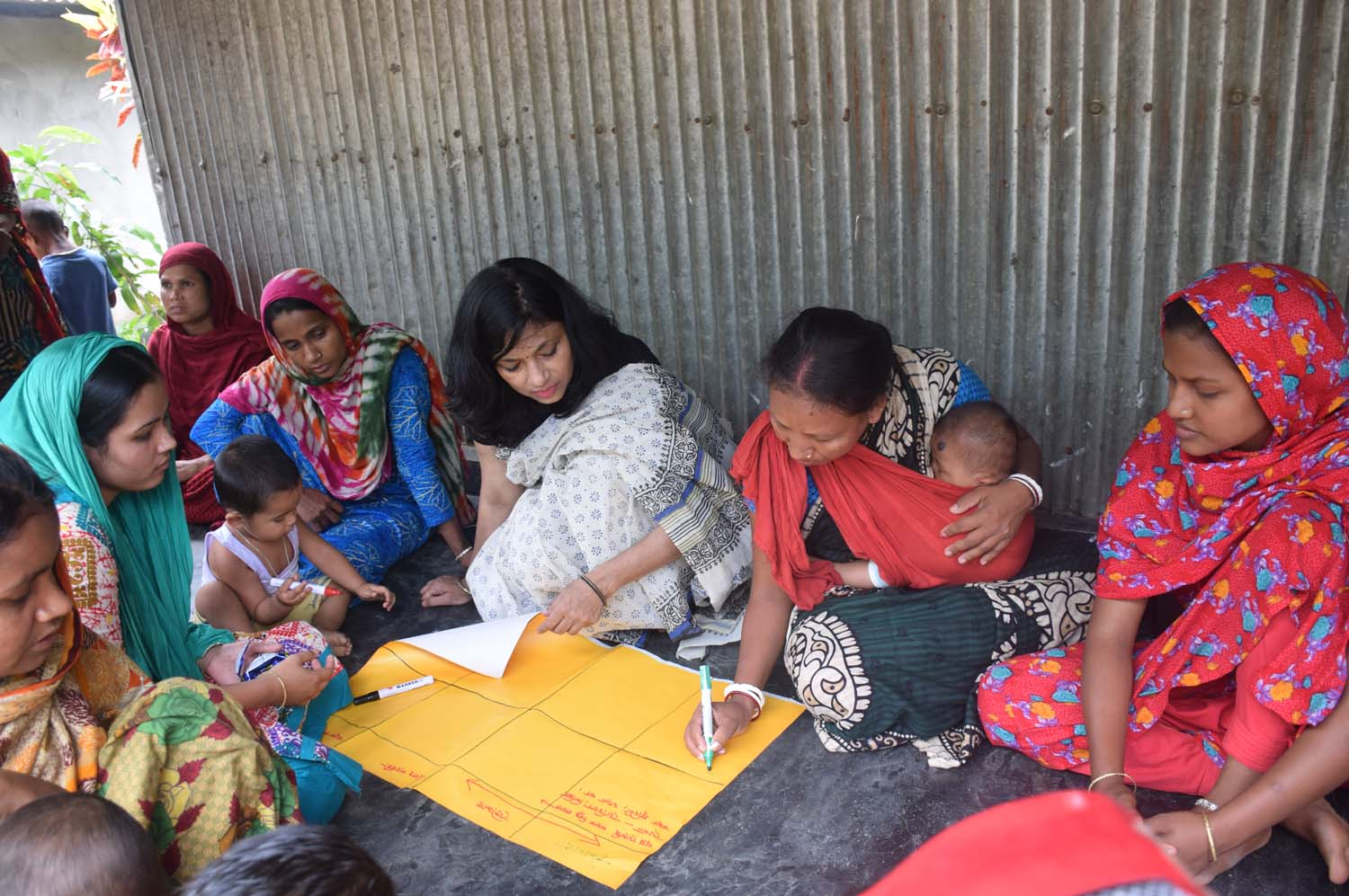 Women in a discussion group about health services for women and children