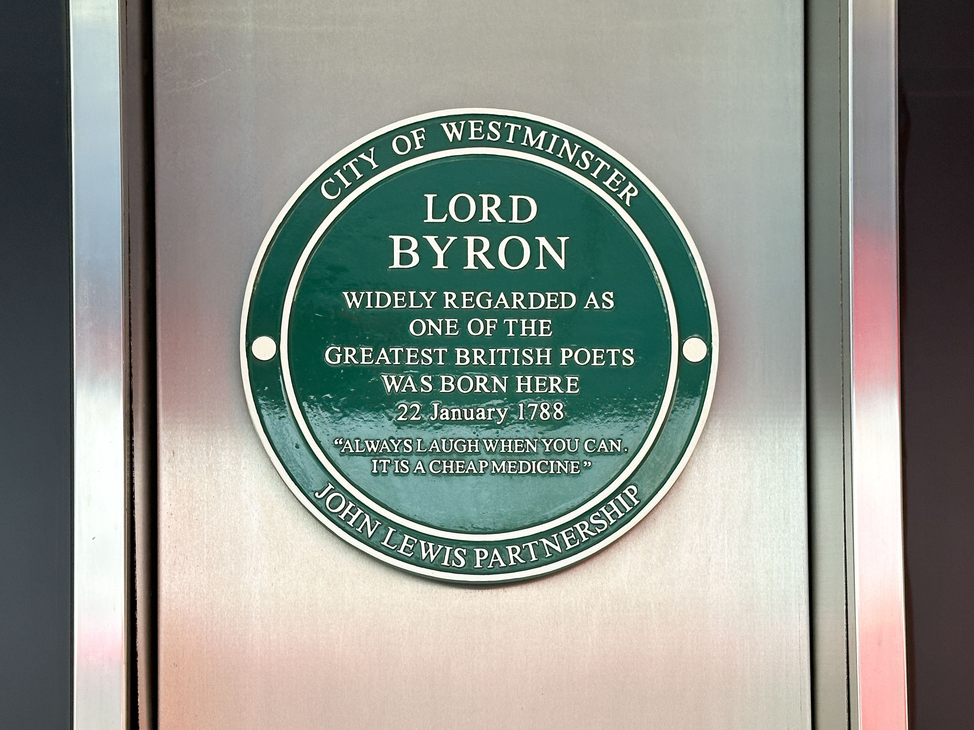 Lord Byron’s Birthplace Plaque: Honors Lord Byron’s birth in Westminster, featuring an inspirational quote.
