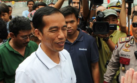 How can scientists fight the tide of "fake news"?