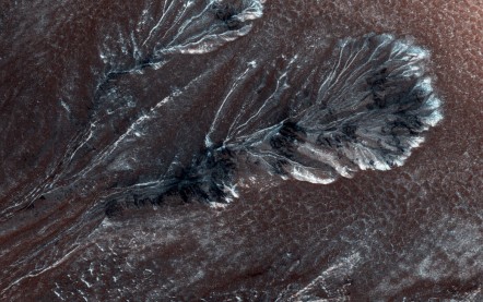 Does it snow on Mars?