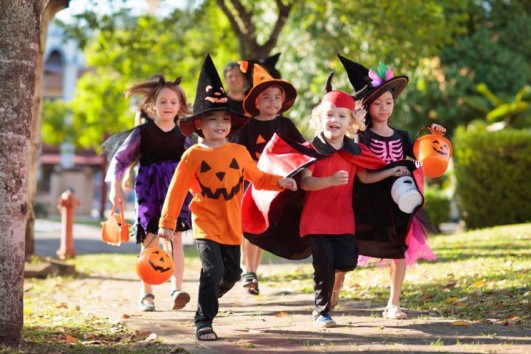 How to celebrate Halloween with young children