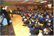 ‘Latha Mòr na Gàidhlig’ (The Big Gaelic Day), held in the Highlands in 2005, brought together 500 GME pupils from throughout Scotland.