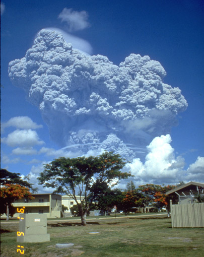 Figure 4 The VEI 6 plinian eruption of Mount Pinatubo in the Philippines, 12 June 1991 (a slightly different view from TYVET Figure 5.11).