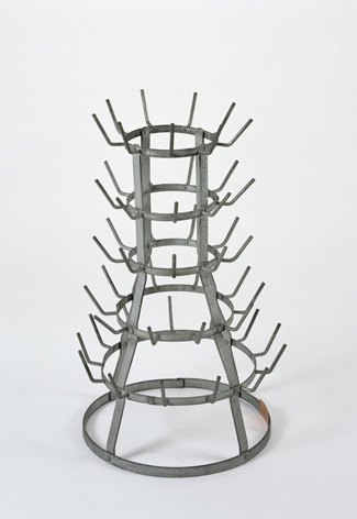 Marcel Duchamp, Bottlerack, 1914/1964, galvanized iron, 66 cm x 37 cm.