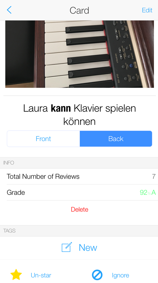 A flashcard contains the text Laura kann Klavier spielen können.