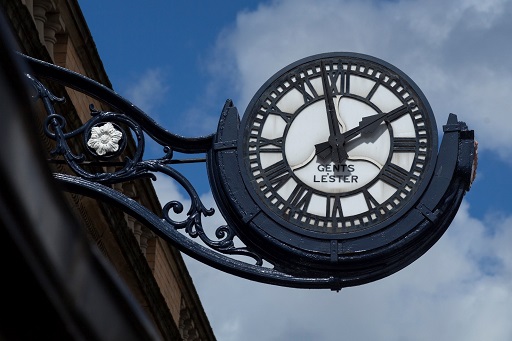 A picture of an old-fashioned, station clock.