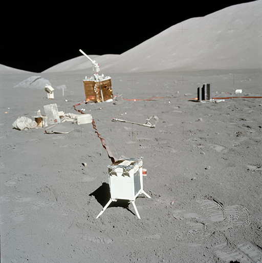 Lunar ejecta and meteorites experiment.