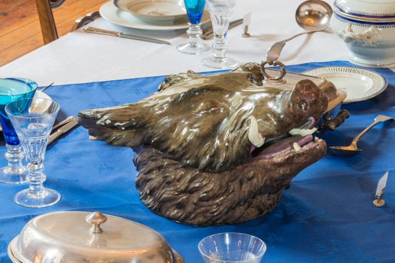 Terrine which looks like a hogs head.