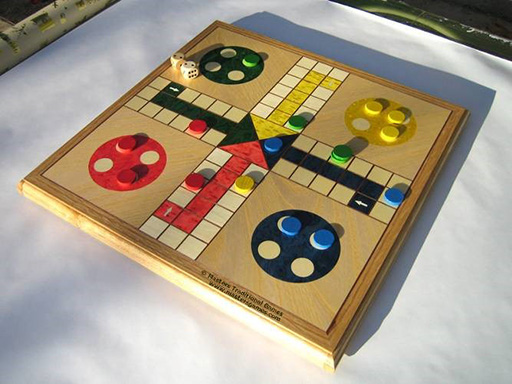 Complet Ludo pliant Board Game 2-4 comprend 4 pions dés Enfants Garçons Filles Jeux 