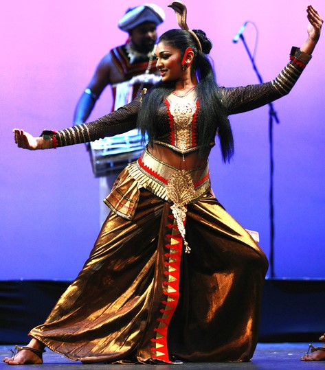 Naiyadi Vannam dancer