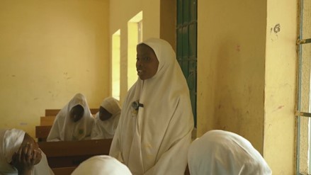 Girl in class describing what she learned from the lesson in her own words