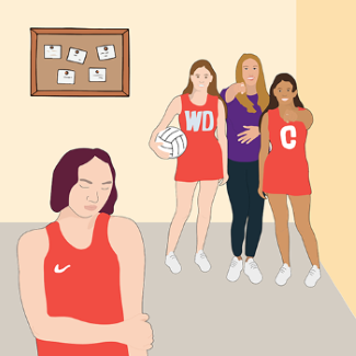 Três jovens atletas estão juntas em um ginásio esportivo. Elas riem e apontam para um jovem atleta não binário que se afastou delas e parece estar infeliz e angustiado.