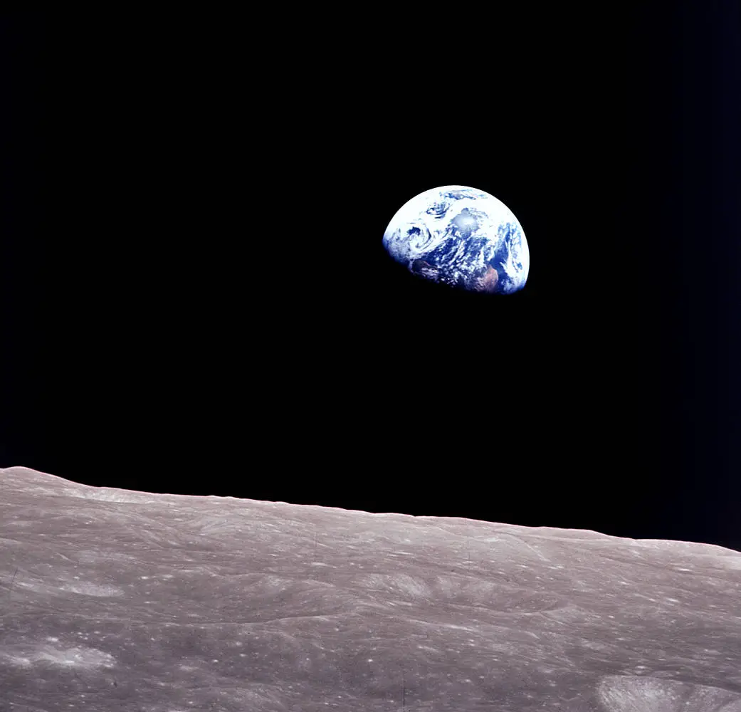 Apollo 8 image of "Earthrise".