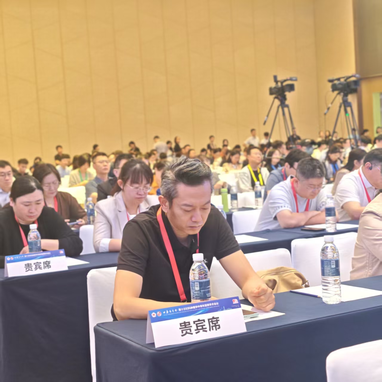 Professor Lan Manbo shared his experience in holistic health at the 10th Academic Conference of Young and Middle-aged Physicians in Gynecologic Oncology of the Chinese Medical Association.